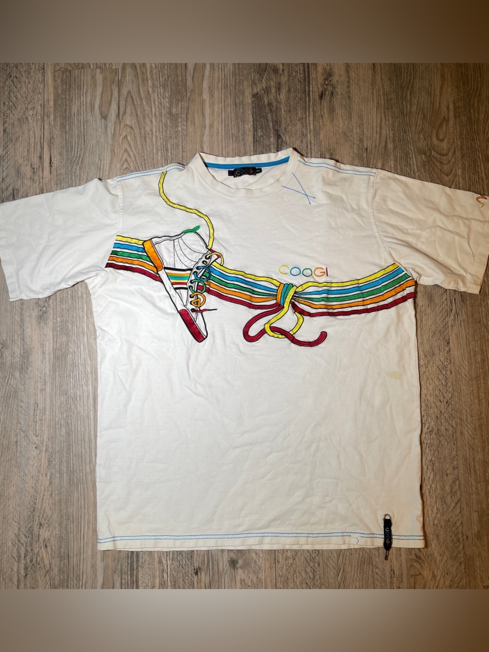 COOGI VINTAGE Y2K White Tee with Rainbow Stripe and Sneaker Motif